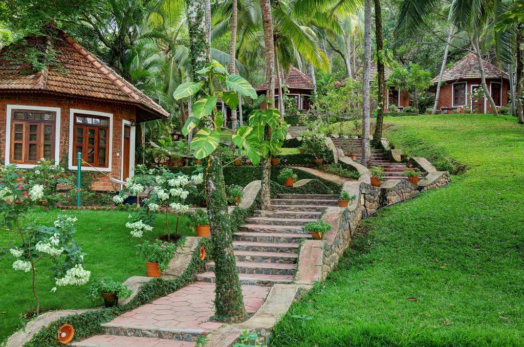 Soma Manaltheeram Ayurveda Beachvillage Ковалам Екстериор снимка