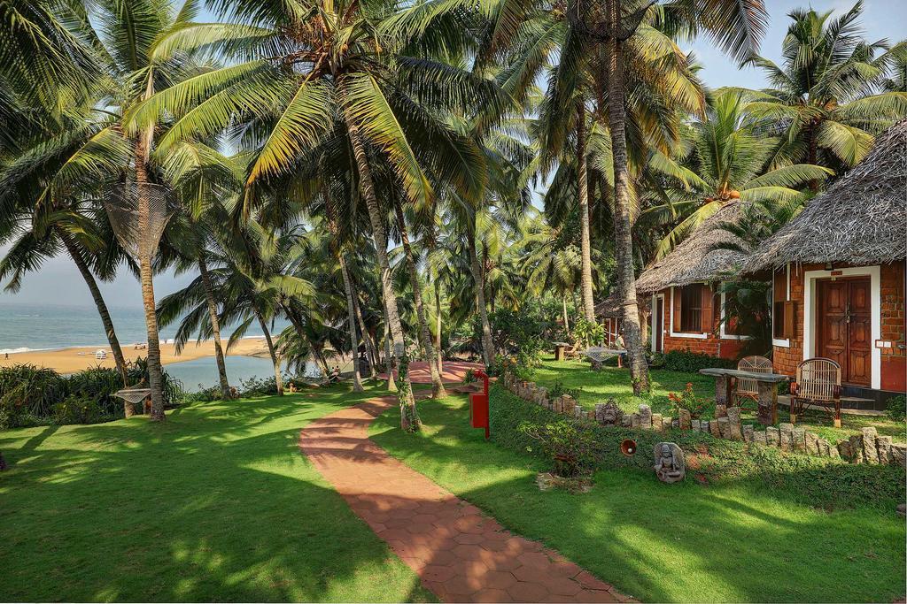 Soma Manaltheeram Ayurveda Beachvillage Ковалам Екстериор снимка